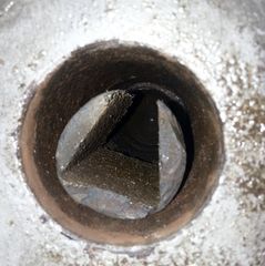 Seized bolt after erosion with square electrode